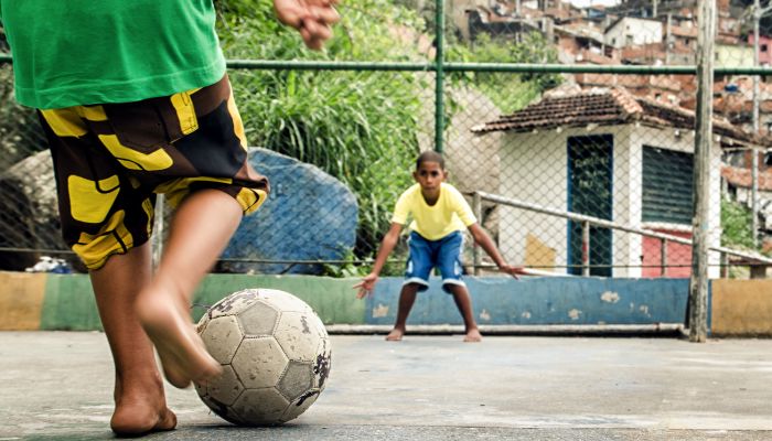 O Poder Transformador dos Esportes na Comunidade Carente.