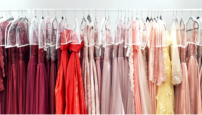3 Sites de Aluguel de Roupas para Você Arrasar Sem Gastar Muito!