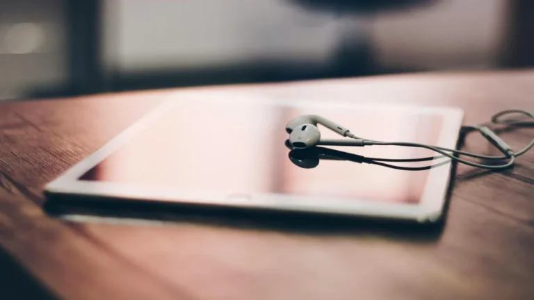Imagem editorial: Apps para aprender a tocar instrumentos de forma fácil