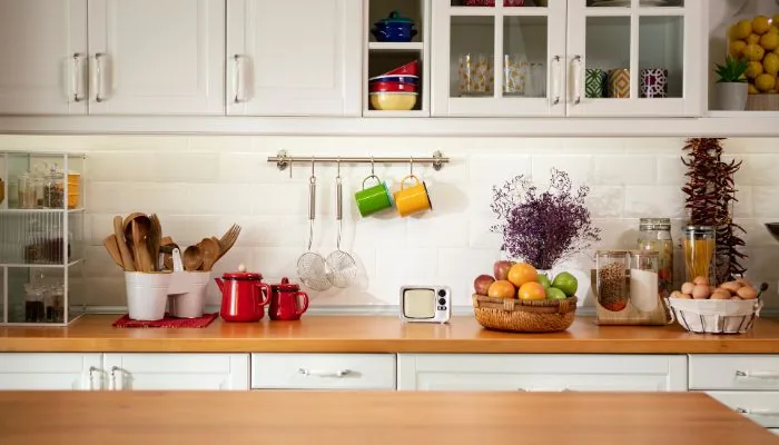 Imagem editorial: Decoração para cozinhas: ideias práticas e seguras para o dia a dia